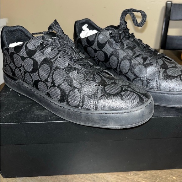 Men’s coach shoe size 10.5 gently used - Picture 2 of 2